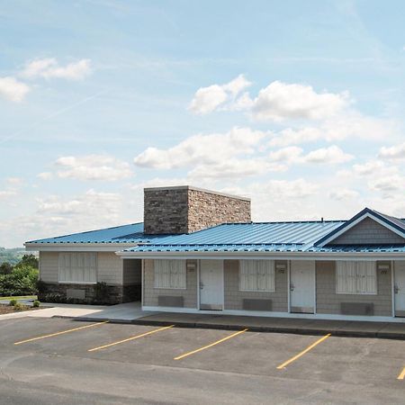 St. Clairsville Americas Best Value Inn & Suites St Clairsville Wheeling מראה חיצוני תמונה
