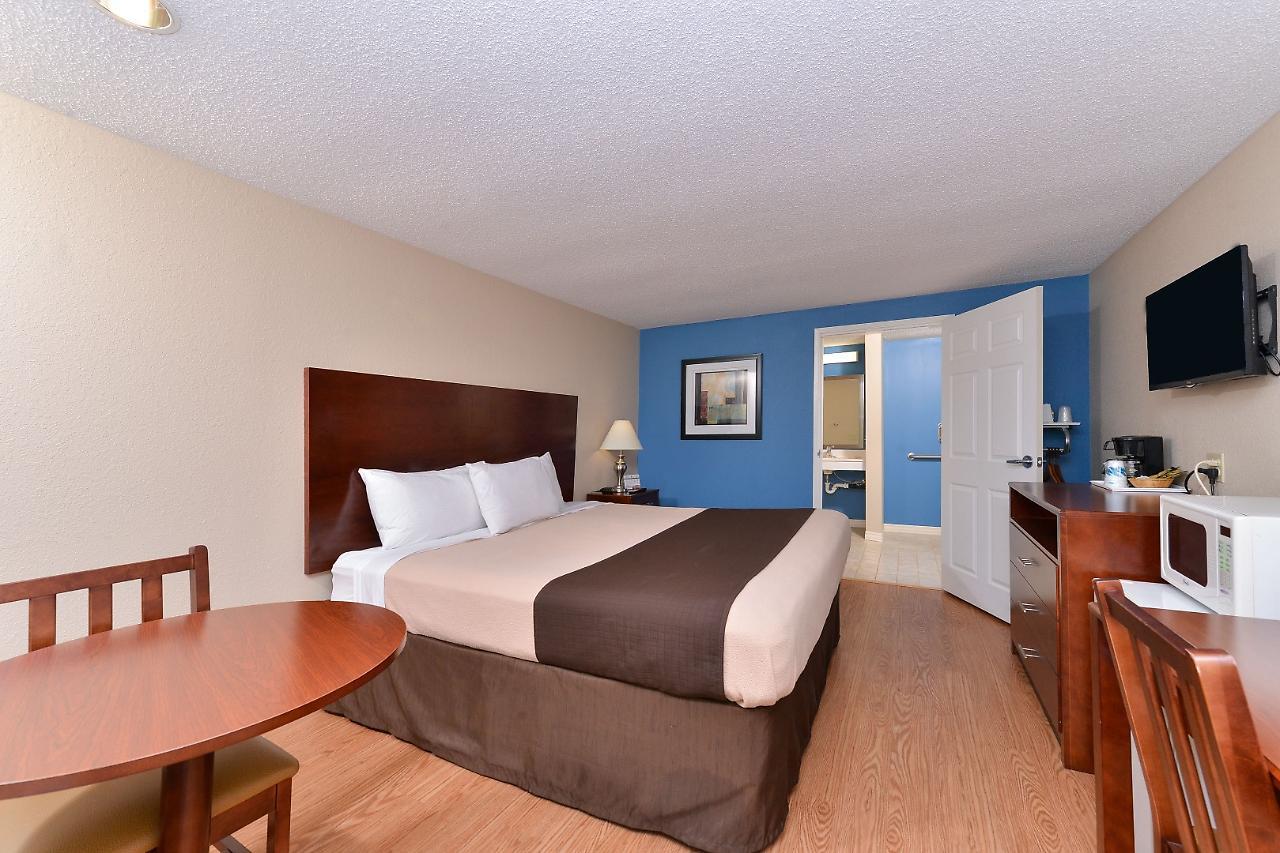 St. Clairsville Americas Best Value Inn & Suites St Clairsville Wheeling מראה חיצוני תמונה
