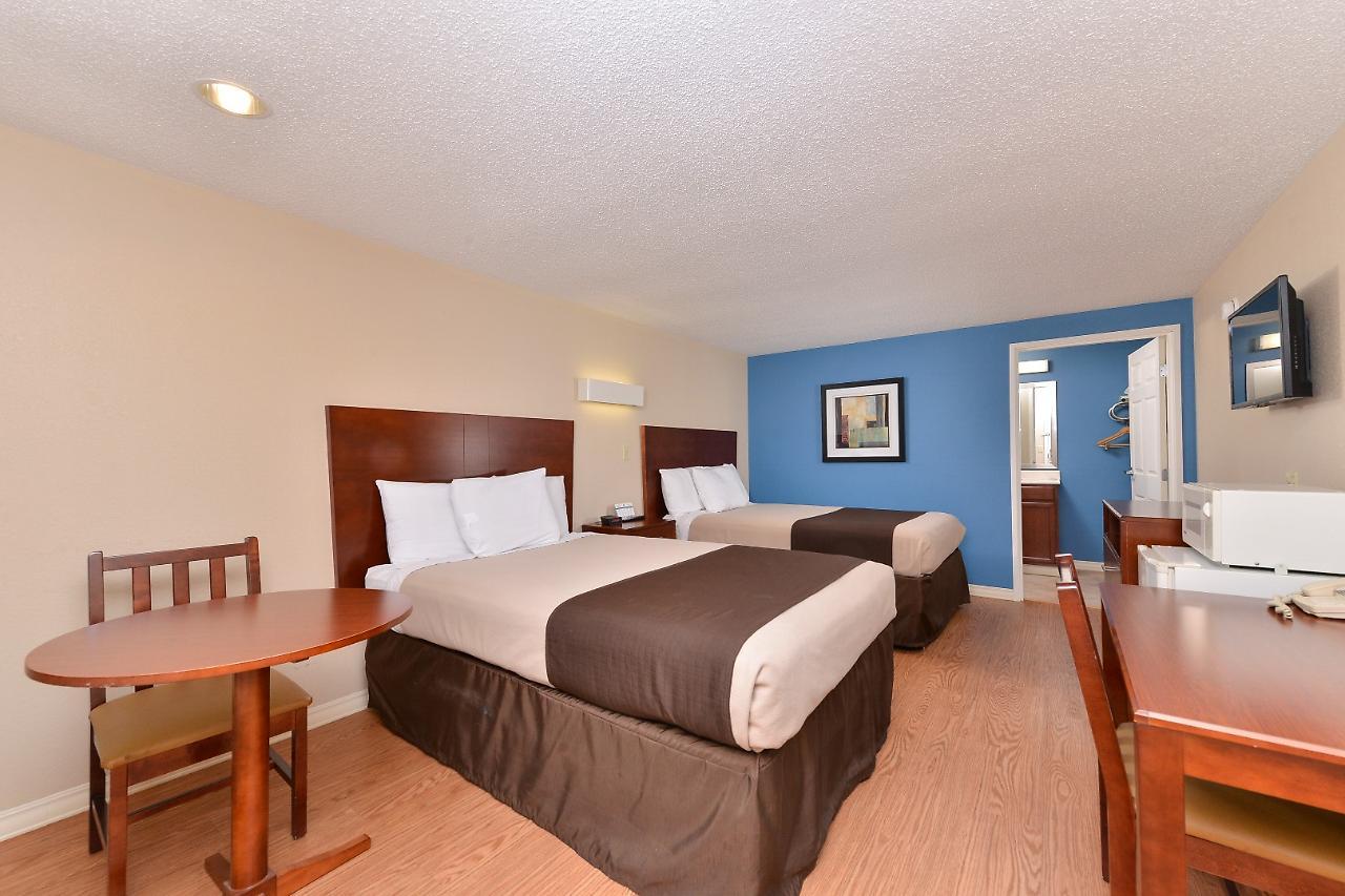 St. Clairsville Americas Best Value Inn & Suites St Clairsville Wheeling מראה חיצוני תמונה