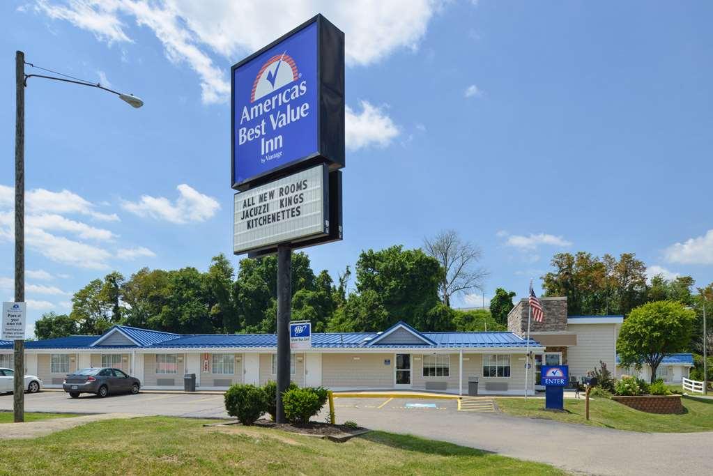 St. Clairsville Americas Best Value Inn & Suites St Clairsville Wheeling מראה חיצוני תמונה