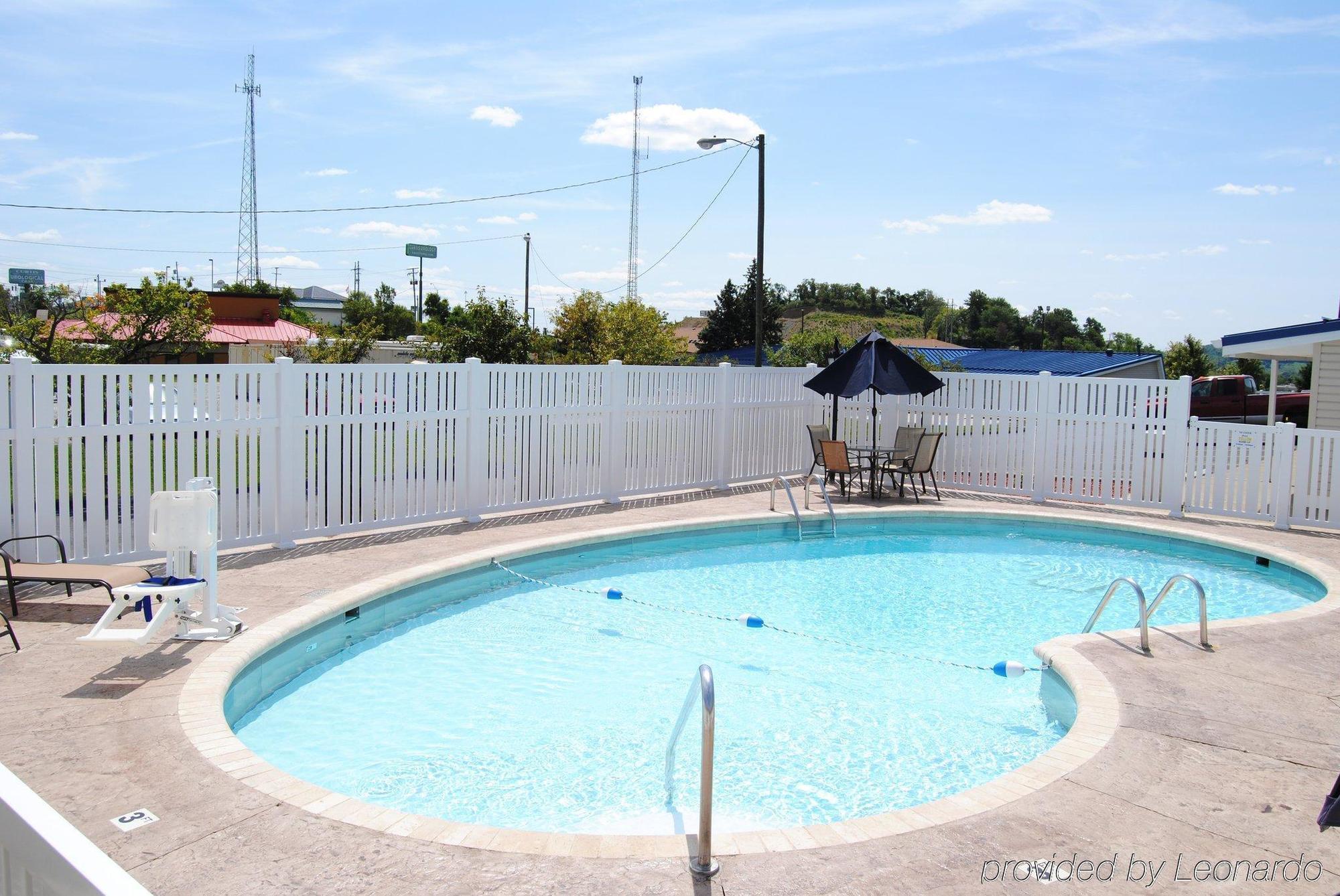 St. Clairsville Americas Best Value Inn & Suites St Clairsville Wheeling מראה חיצוני תמונה