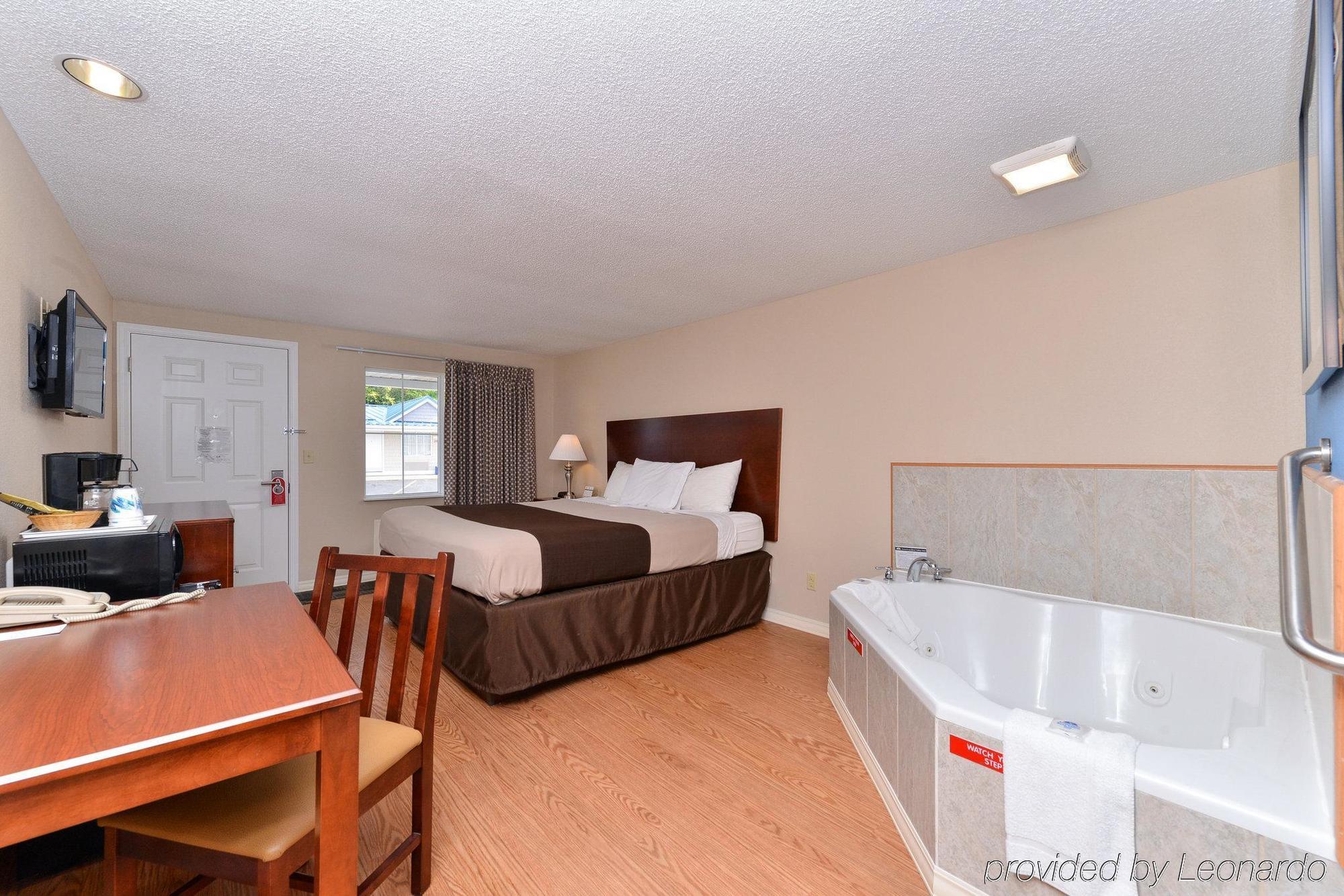 St. Clairsville Americas Best Value Inn & Suites St Clairsville Wheeling מראה חיצוני תמונה