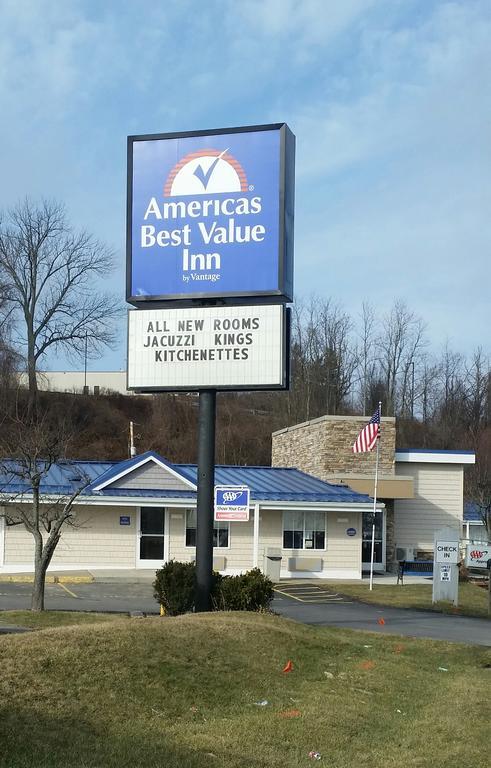 St. Clairsville Americas Best Value Inn & Suites St Clairsville Wheeling מראה חיצוני תמונה