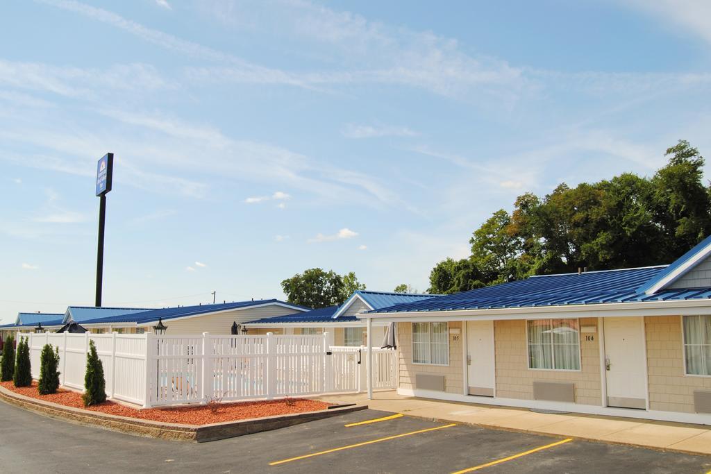 St. Clairsville Americas Best Value Inn & Suites St Clairsville Wheeling מראה חיצוני תמונה
