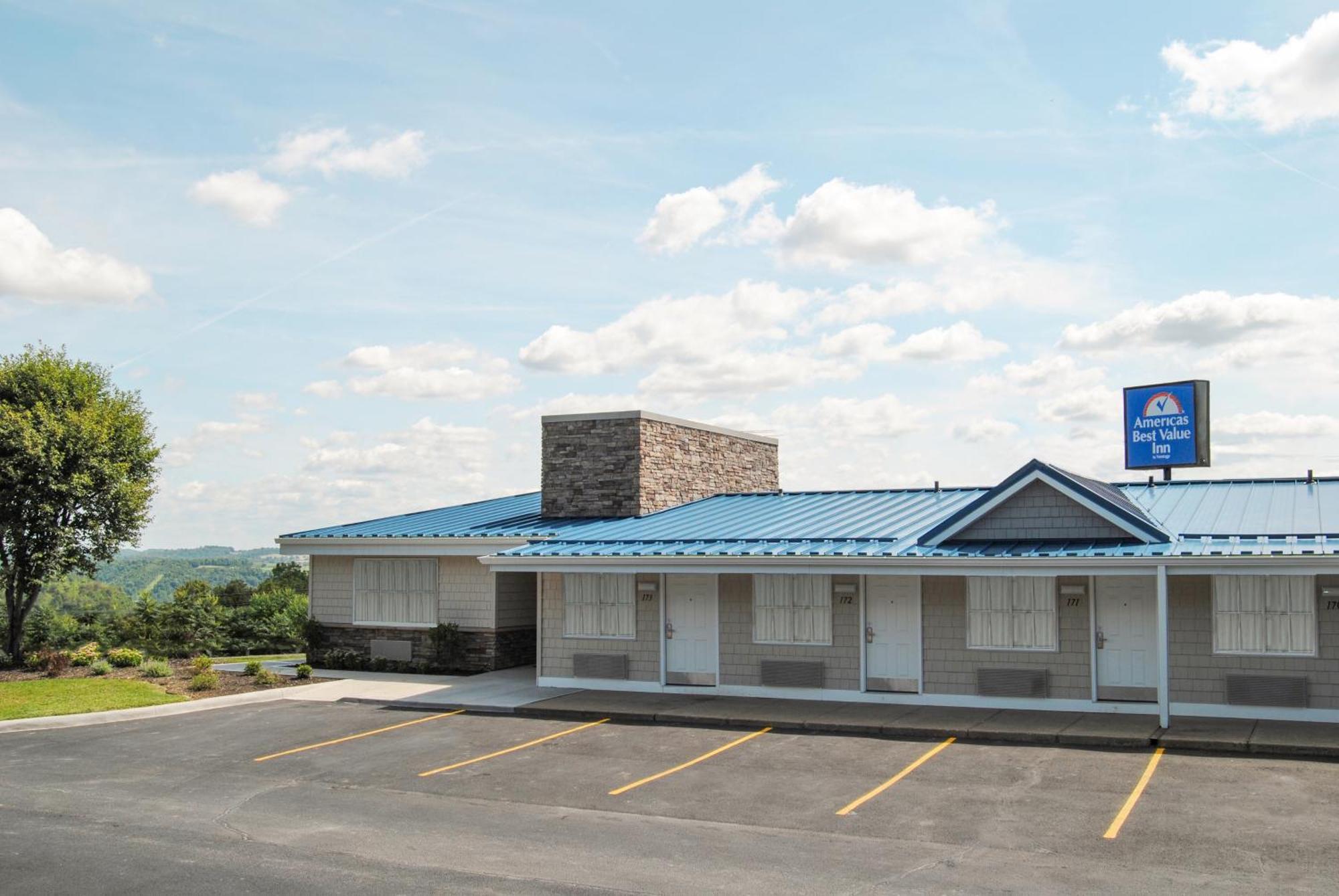 St. Clairsville Americas Best Value Inn & Suites St Clairsville Wheeling מראה חיצוני תמונה