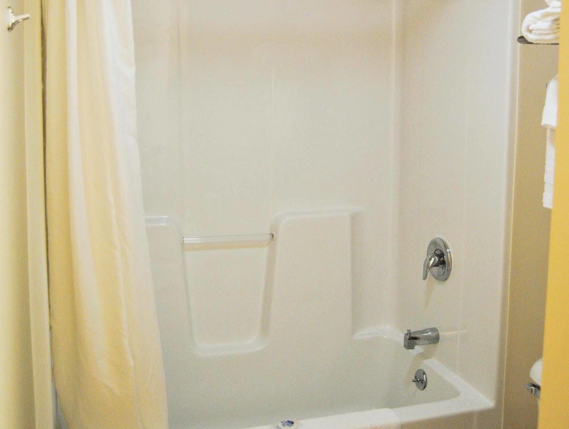 St. Clairsville Americas Best Value Inn & Suites St Clairsville Wheeling מראה חיצוני תמונה
