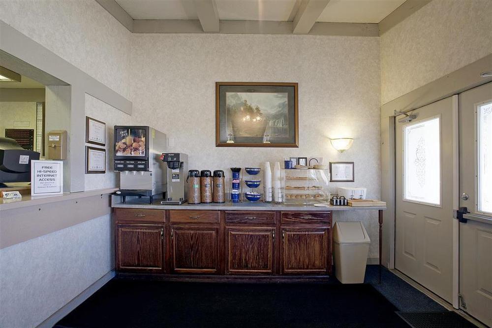 St. Clairsville Americas Best Value Inn & Suites St Clairsville Wheeling מסעדה תמונה