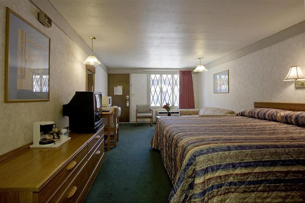 St. Clairsville Americas Best Value Inn & Suites St Clairsville Wheeling חדר תמונה